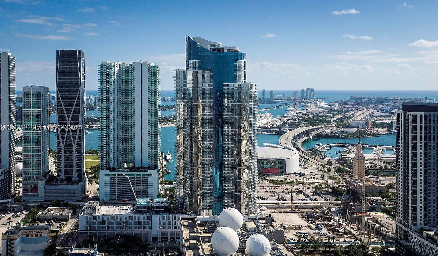 Paramount Miami Worldcent — Photo 1