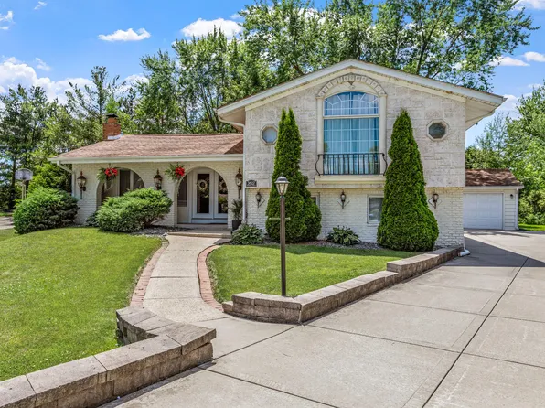 3522 Winsor Pl, Crown Point, IN 46307
