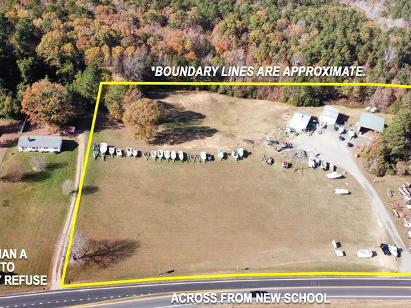 1740 Irvington Rd, Weems, VA 22576