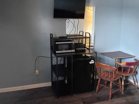 2nd image of 429 Somerset Ave #20