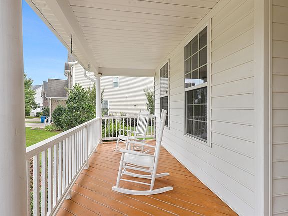 3rd image of 207 Rockywalk Ct