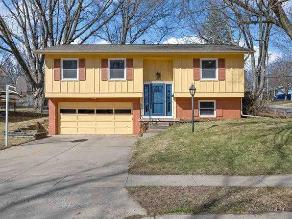 3040 Stanford Ave, Iowa City, IA 52245