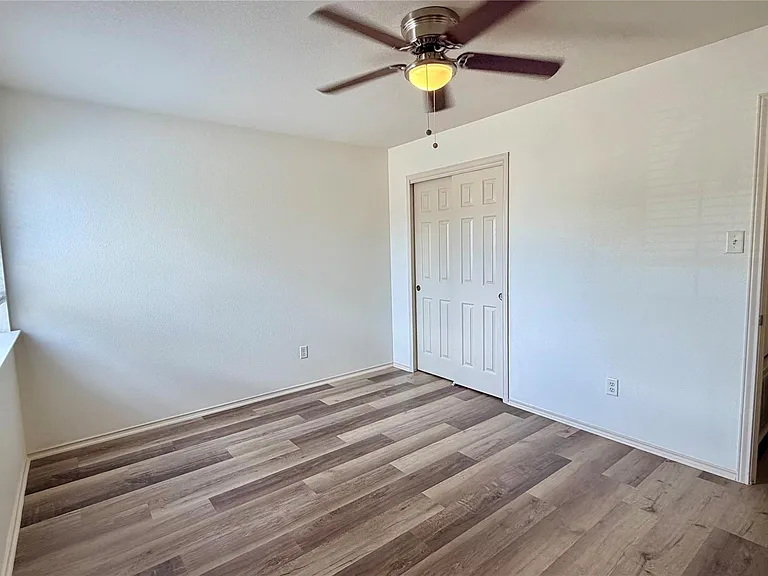 1005 Traci Michelle Dr — Photo 12