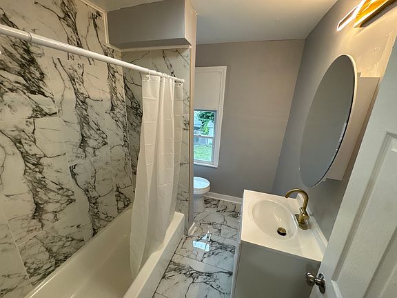 5th image of 15 Hallock St #B