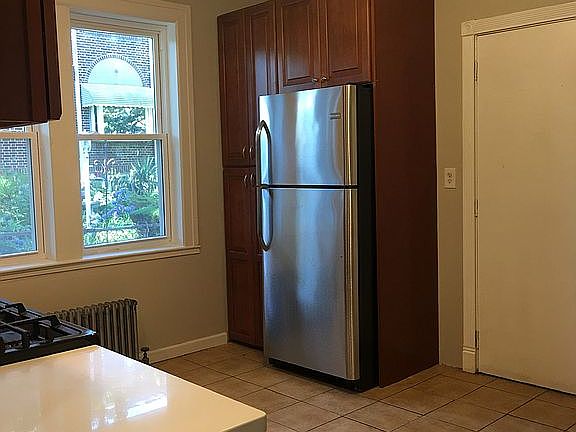 5th image of 328 S 9th Ave APT 1