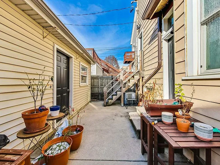 1800 N Honore St #2R — Photo 15