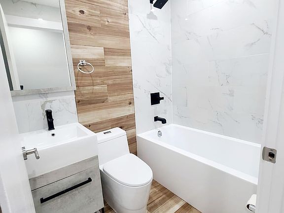 4th image of 2779 Webb Ave #2A
