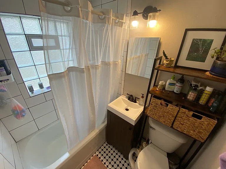 4348 N Wilson Dr — Photo 6
