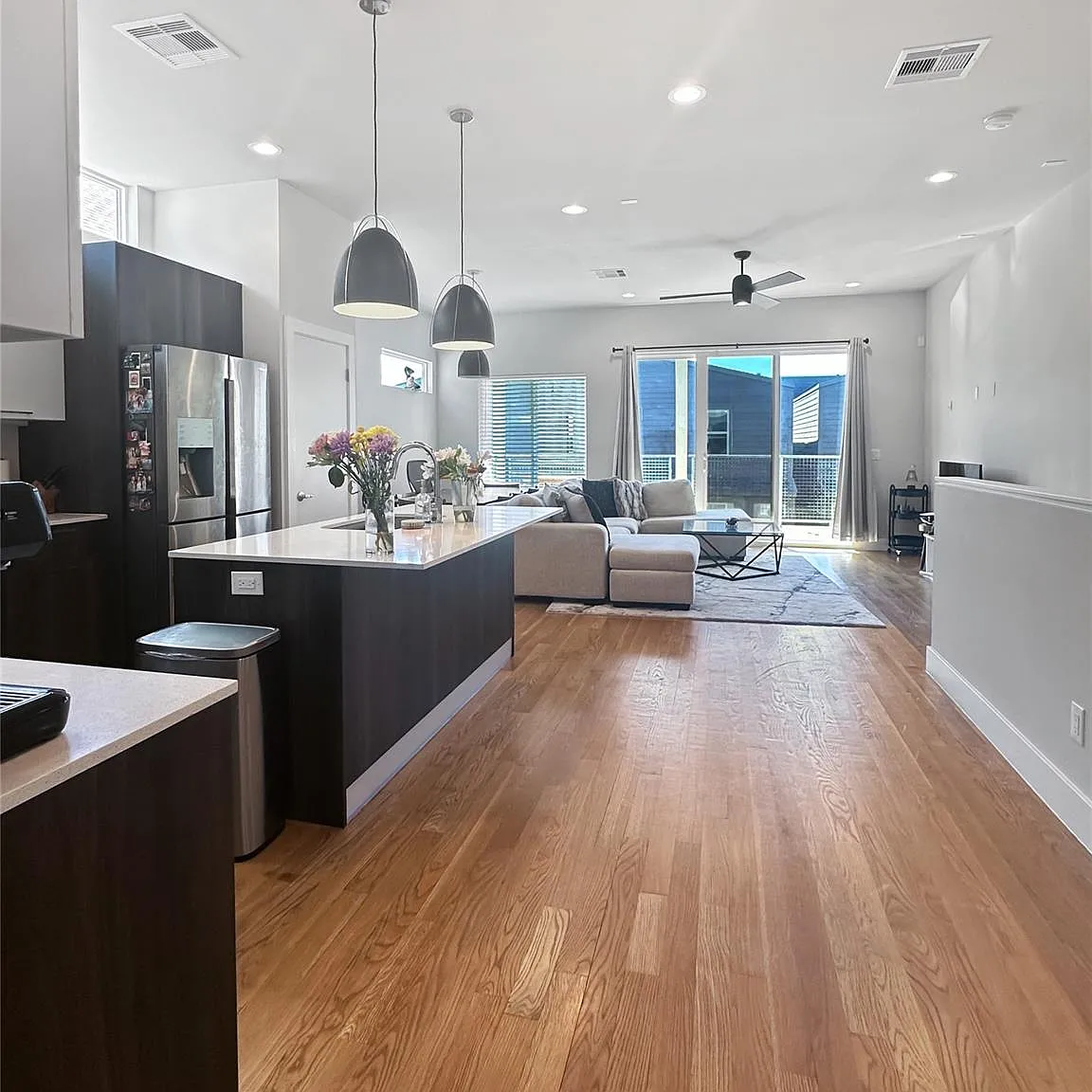 3 bed, 2.5 bath, 1854 sqft, $2,500 — Photo 4