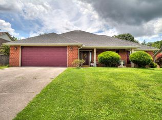 1237 Edinburgh Dr, Maryville, TN 37803