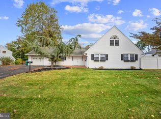 301 Snowball Dr, Levittown, PA 19056