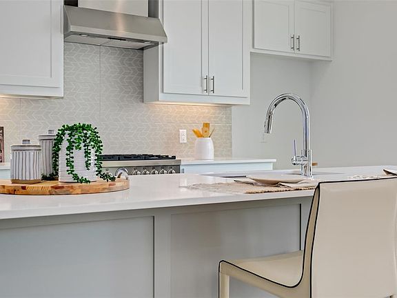 4th image of 5707 Lindell Ave #105