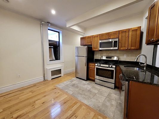 1st image of 131 Thompson St APT 6A