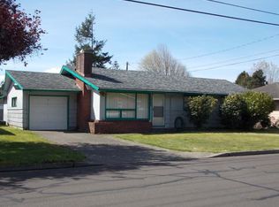2268 18th St, Florence, OR 97439