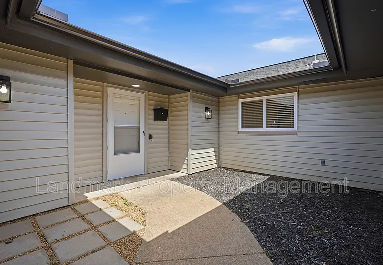 4349 Altamesa Blvd — Photo 4