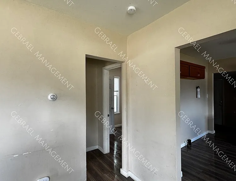 1202 Vermilya Ave — Photo 5