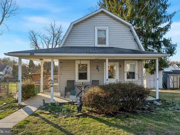 309 E Dutton Mill Rd, Brookhaven, PA 19015