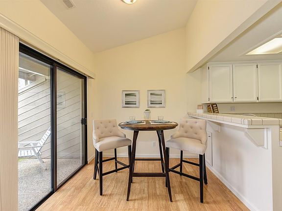5th image of 702 Dorothy Way #28