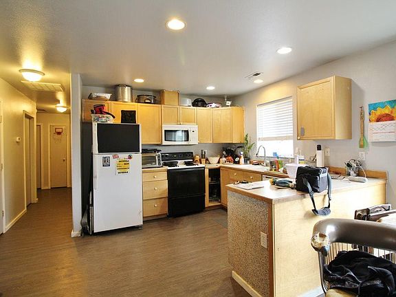 3rd image of 2219 E Alvina St