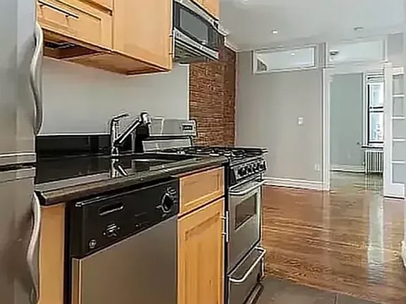 4th image of 188 Avenue B #8