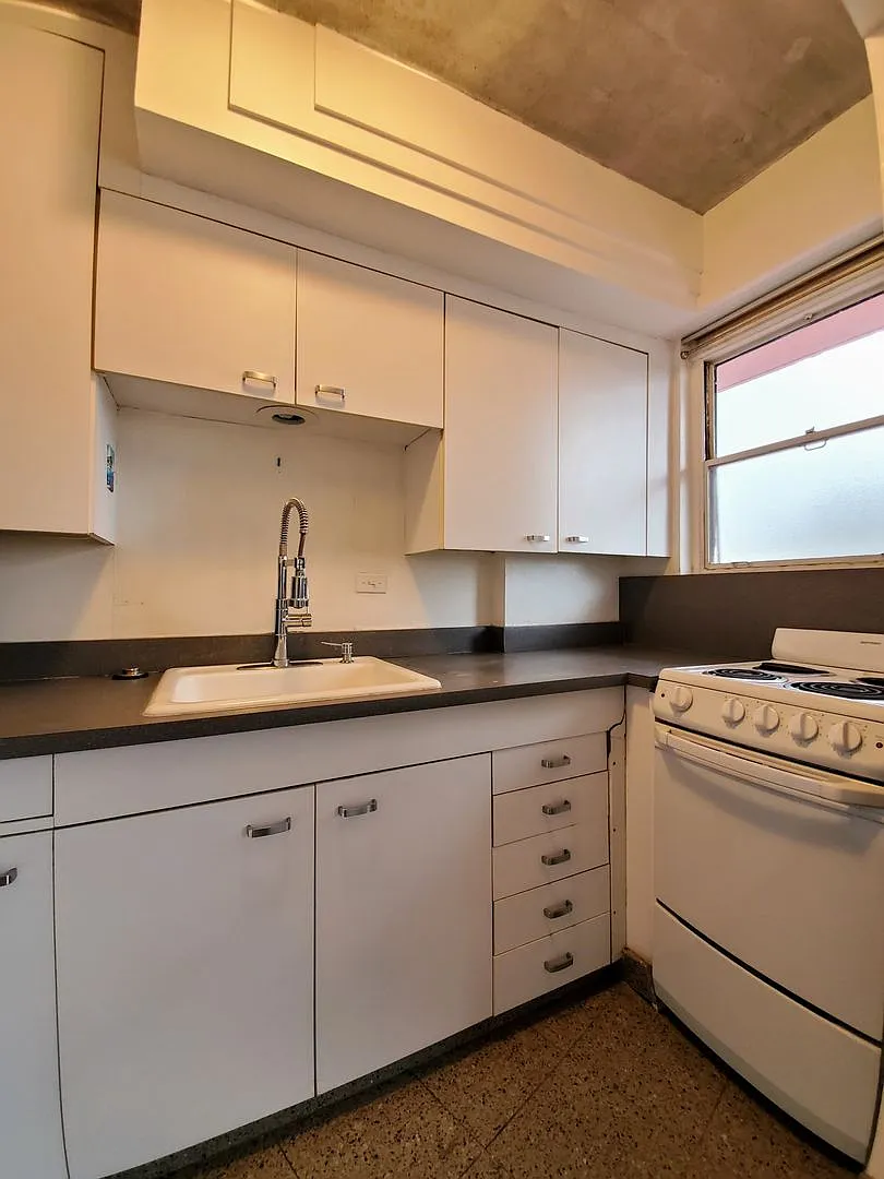Available now: | 1 Bedroom, 1 Bathroom in Waikiki Cove. — Photo 3