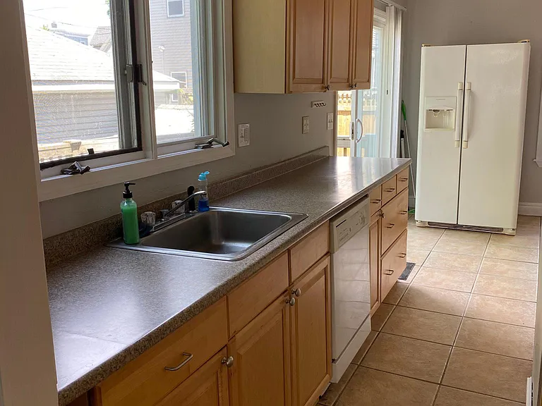 45 Oneida St #1 — Photo 15