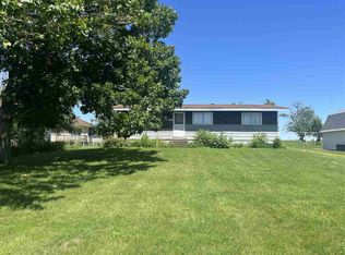 5031 E Rd SW, Cedar Rapids, IA 52404