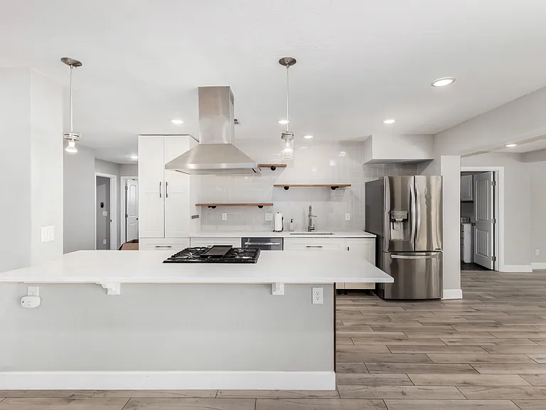 429 W Flower St — Photo 12