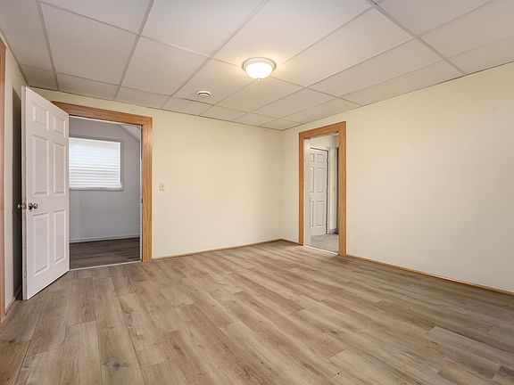 5th image of 404 E Walnut St