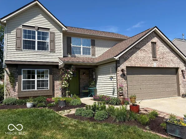 5752 Columbia Cir S, Greenwood, IN 46142