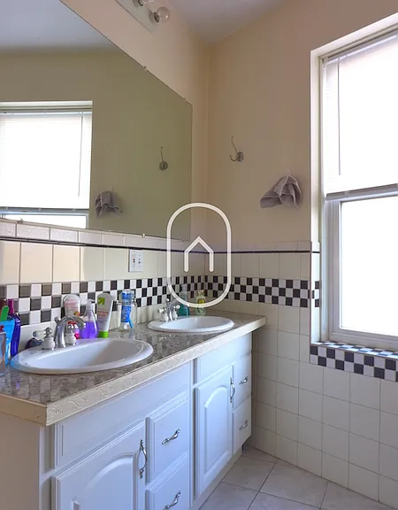 199 Strathmore Rd #6 — Photo 12