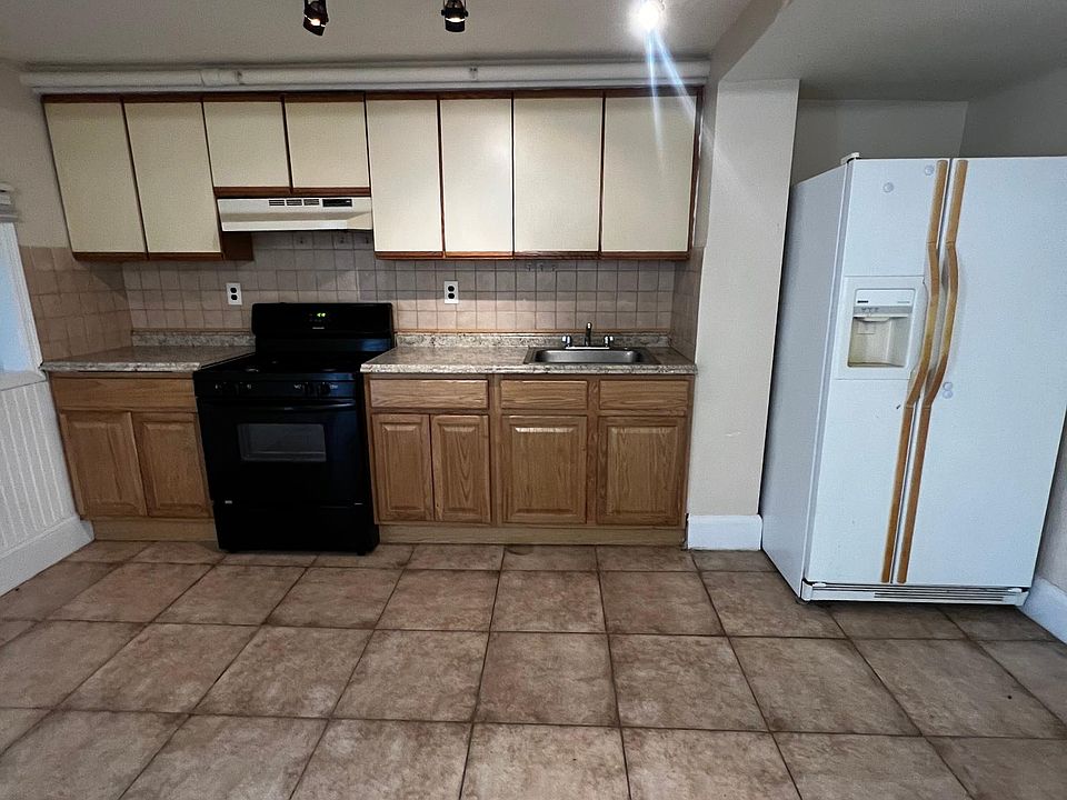 1st image of 265 Glenhill Ave Floor 1