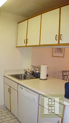 Rented by Halstead Real Estate | media 28