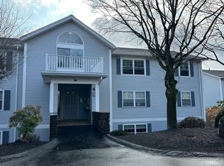 4 Crestview Dr APT 55, Spencer, MA 01562