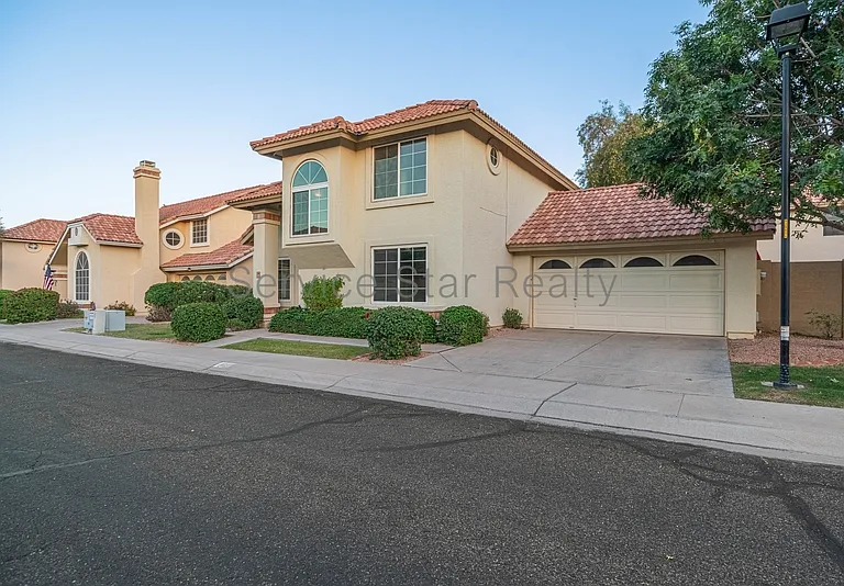 3801 E Orchid Ln — Photo 2