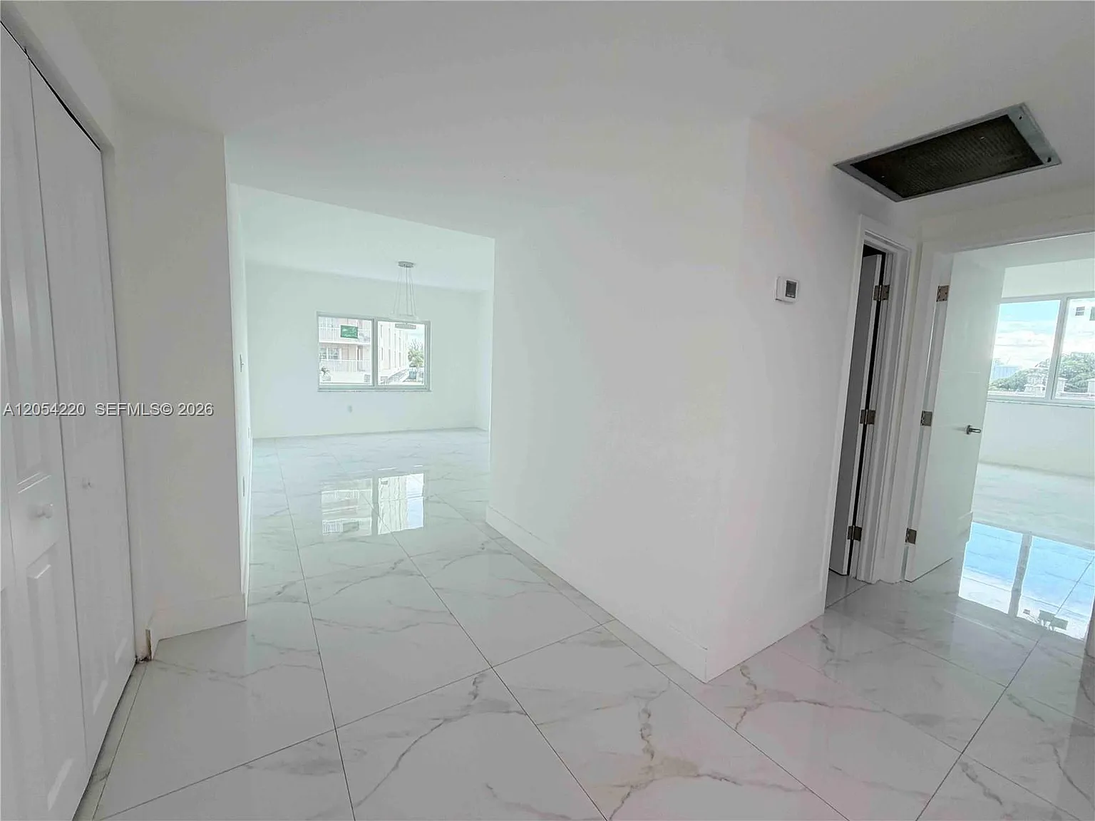 Arlen House West Condo — Photo 2