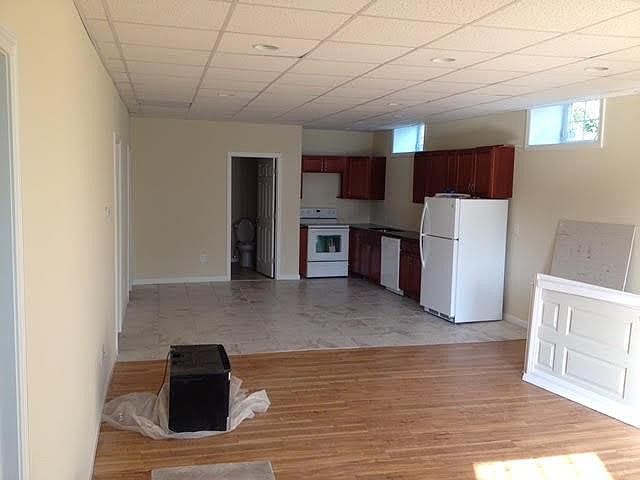 1st image of 228 Farmington Ave #1
