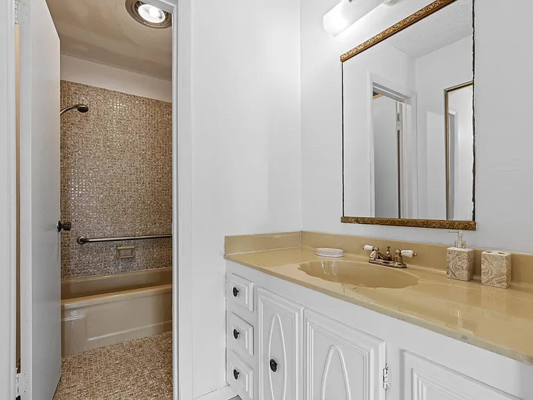 315 Cape Cod Cir #B — Photo 12