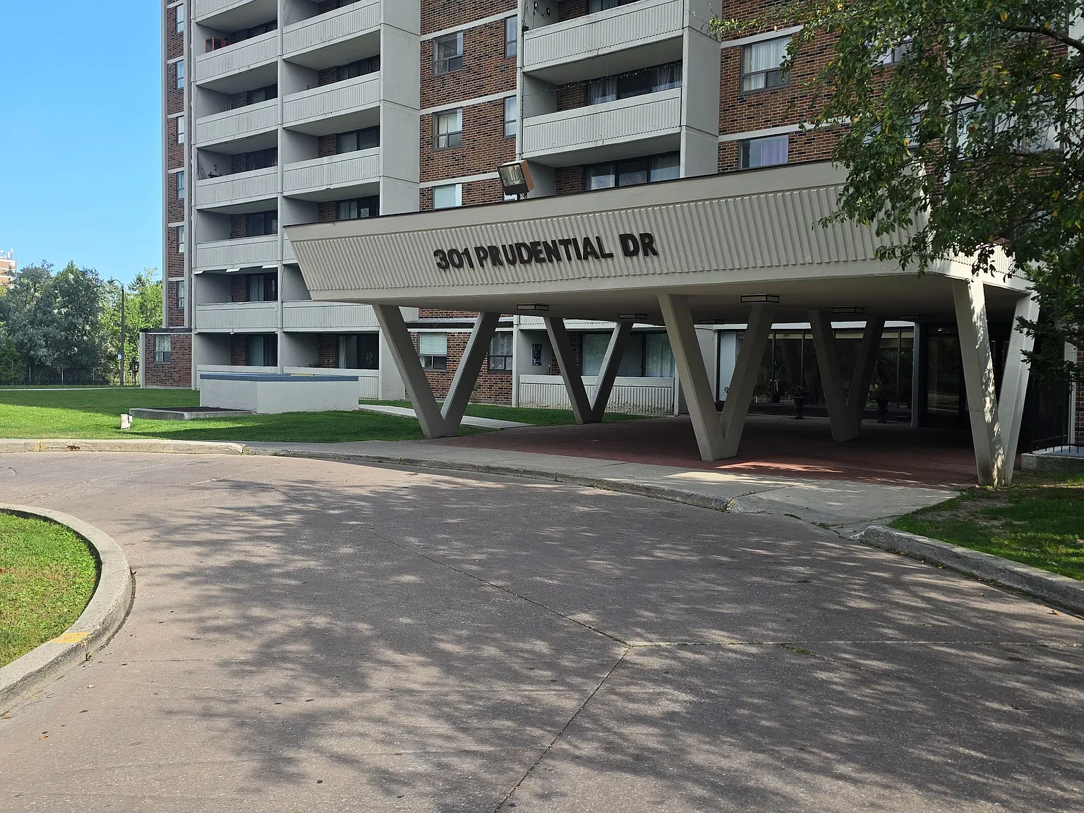 3 bed, $2,500 — Photo 2