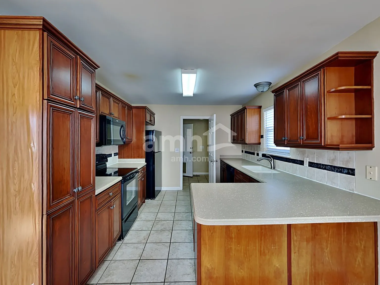 3 bed, 2.0 bath, 1828 sqft, $2,205 — Photo 4