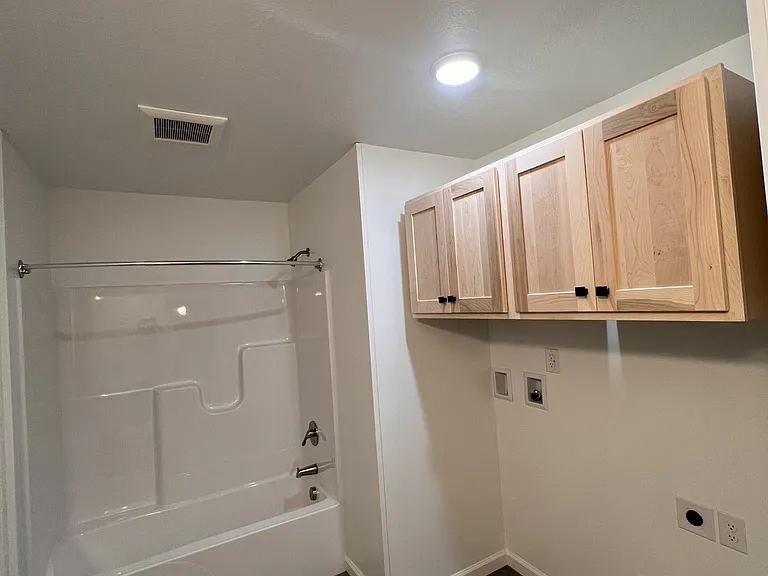 209 S Millersburg St — Photo 22