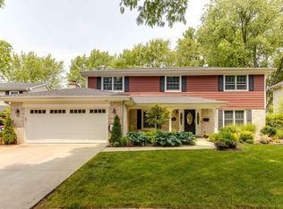 1128 N Carlyle Ct, Arlington Heights, IL 60004