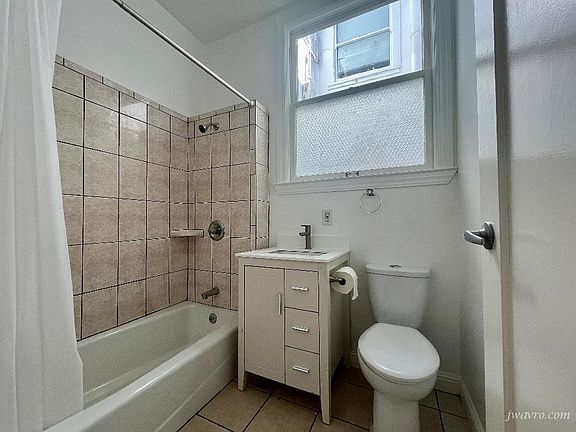 5th image of 2426 Mission St APT 2