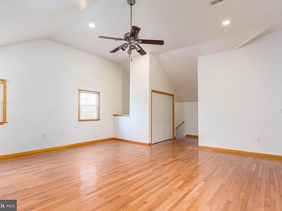 4th image of 18 East Ave