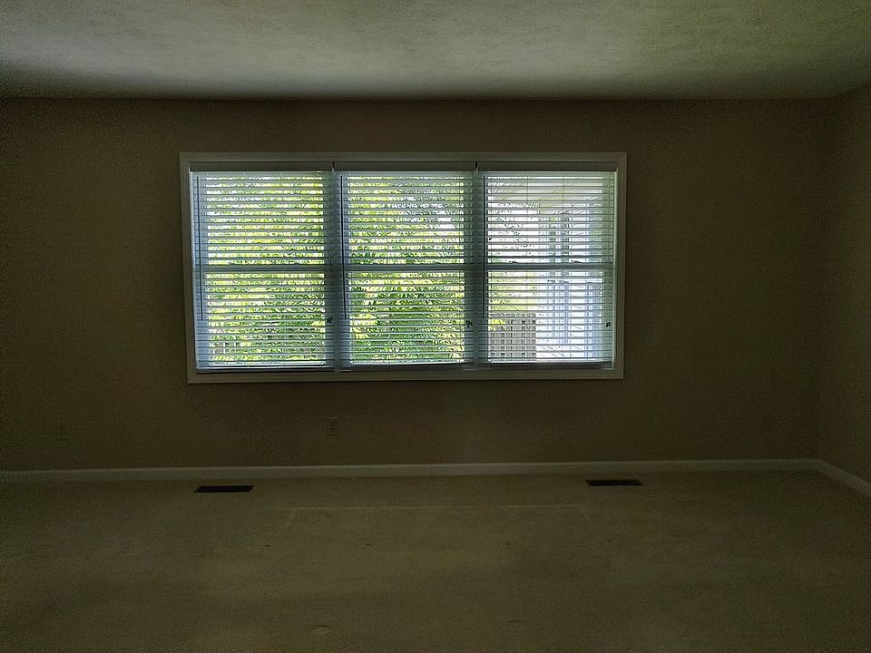 1st image of 29 Dogwood Pl