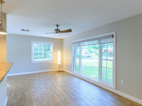 5th image of 113 S Mantor Ave