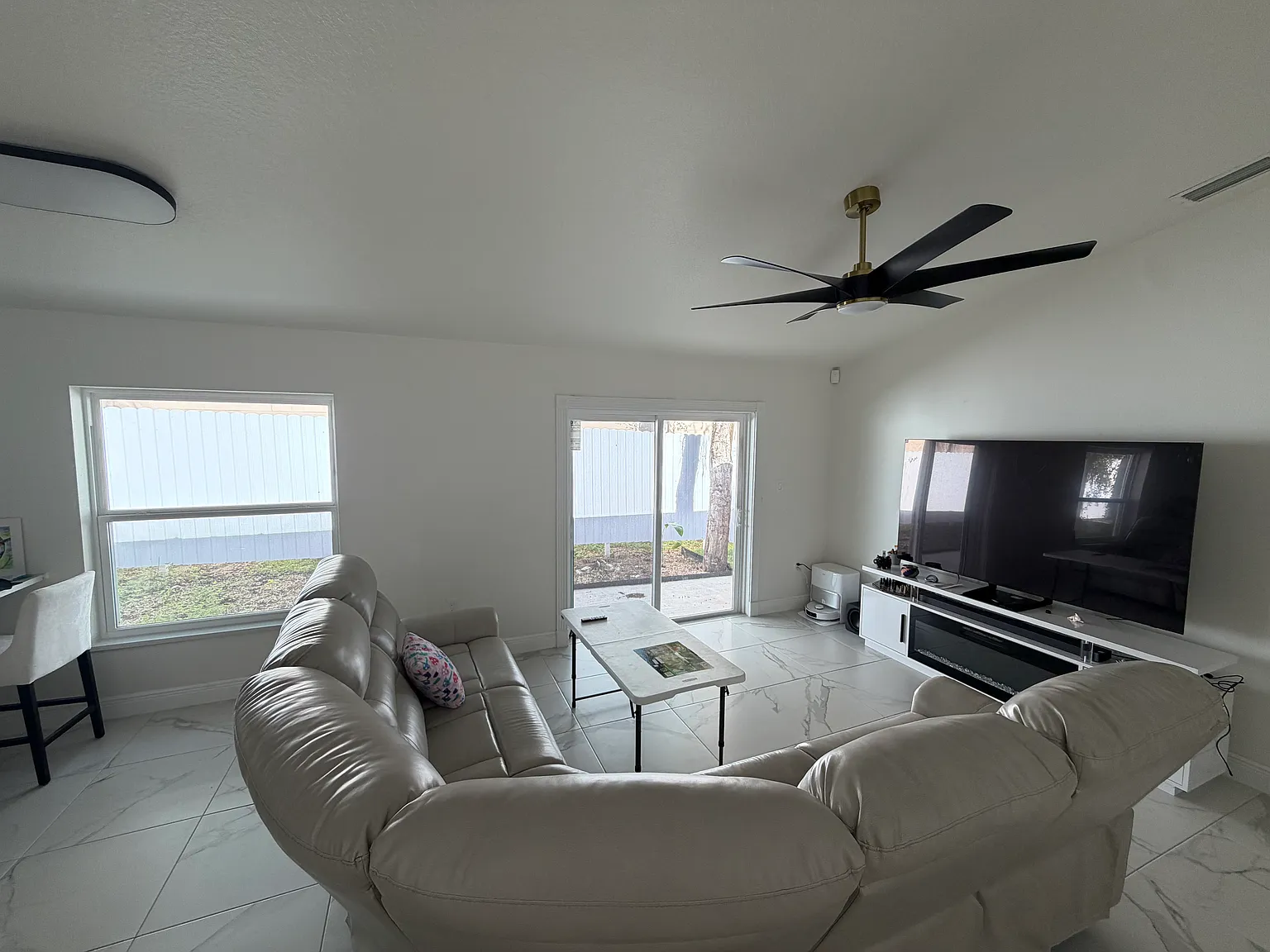 3 bed, 1301 sqft, $2,500 — Photo 4