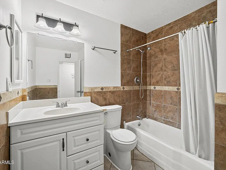 1137 E Bishop Dr — Photo 18