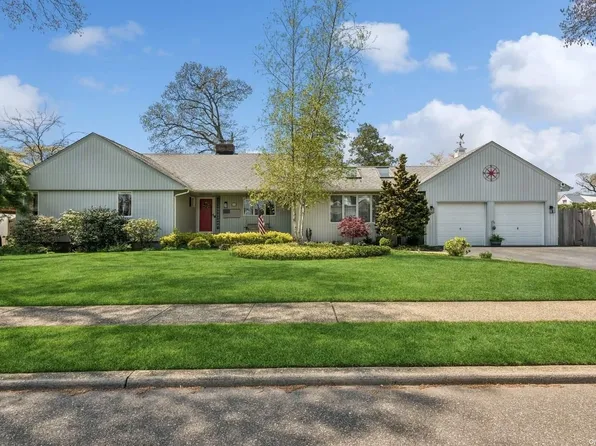 19 Shinnecock Avenue, Massapequa, NY 11758