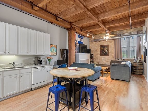 4th image of 1740 N Maplewood Ave APT 110
